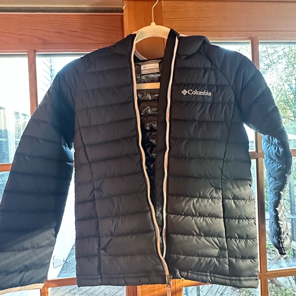 Kids Columbia Omniheat jacket. New without tags. Never worn. Black. Small  7-8